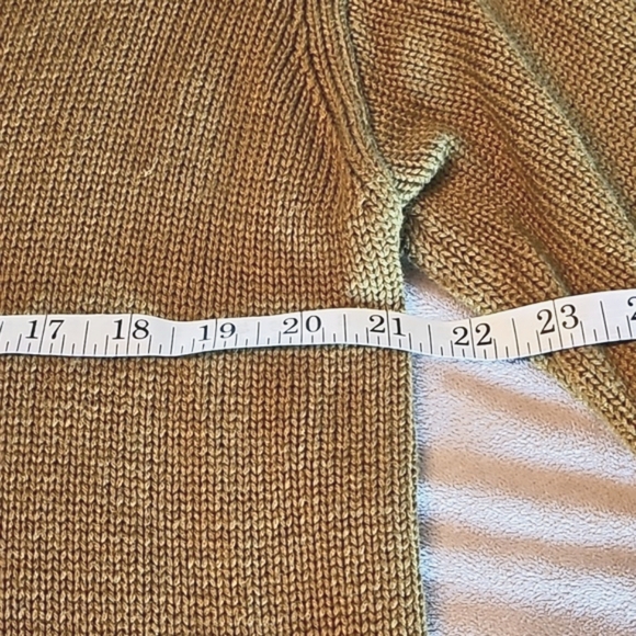 White House Black Market - NWT - Goldon Moss - 3/4 Sleeve VNeck PullOver - L - Picture 2 of 8